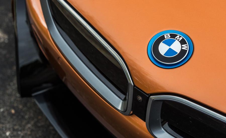 Логотип BMW i8 Roadster (I15) 2018 года  (NA) (фото 17 из 17)
